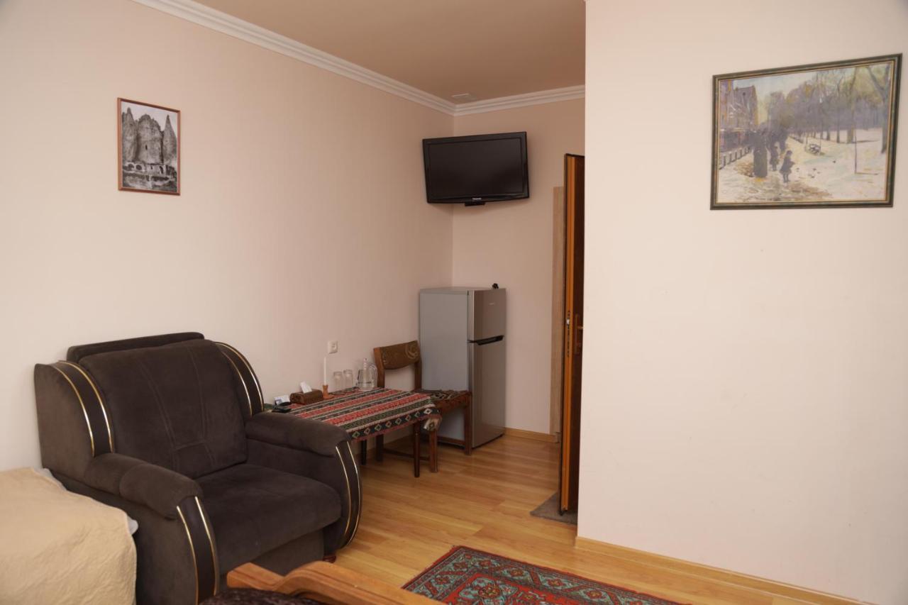 Hayi Tun Guest House Goris Eksteriør billede