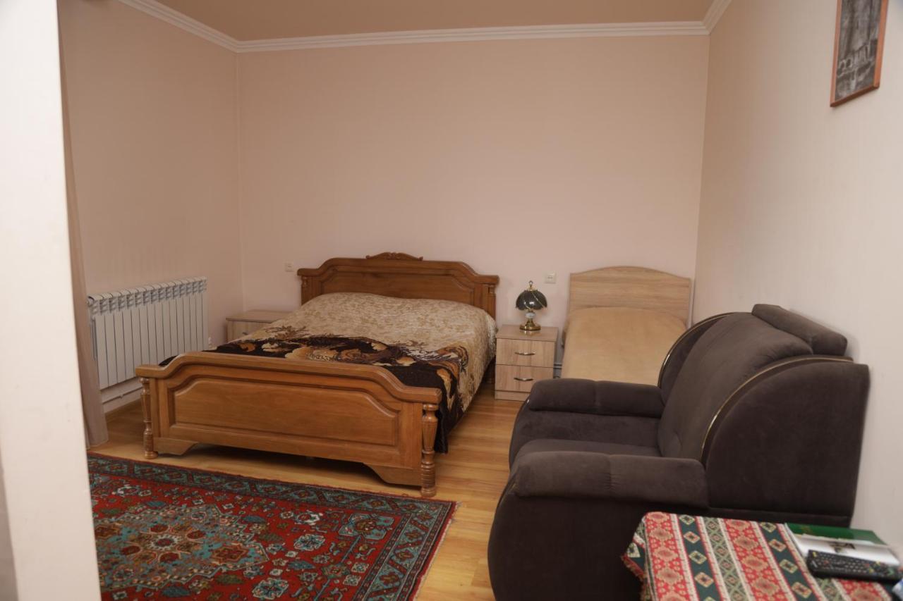 Hayi Tun Guest House Goris Eksteriør billede